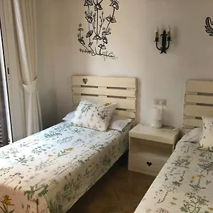 https://hostal-parellades.catalonia-hotels.com